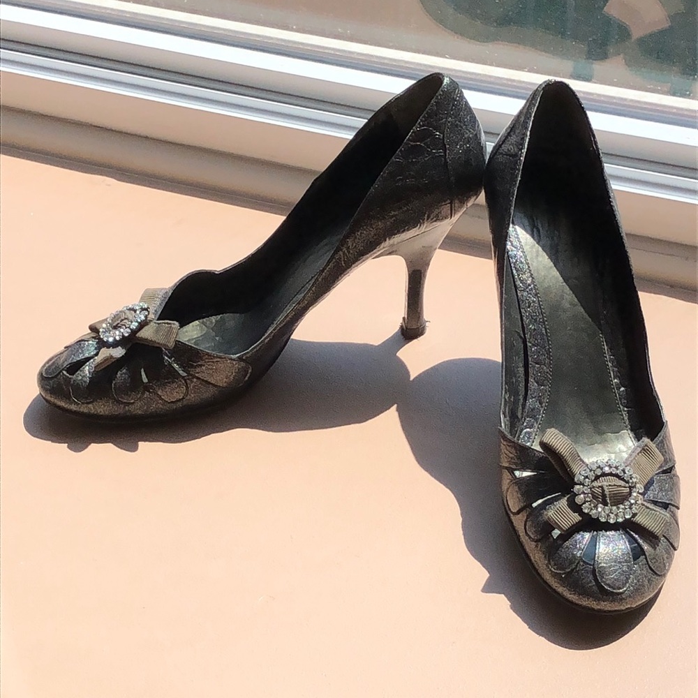 Dark Grey/Black Metallic Pump 👠 Nine West